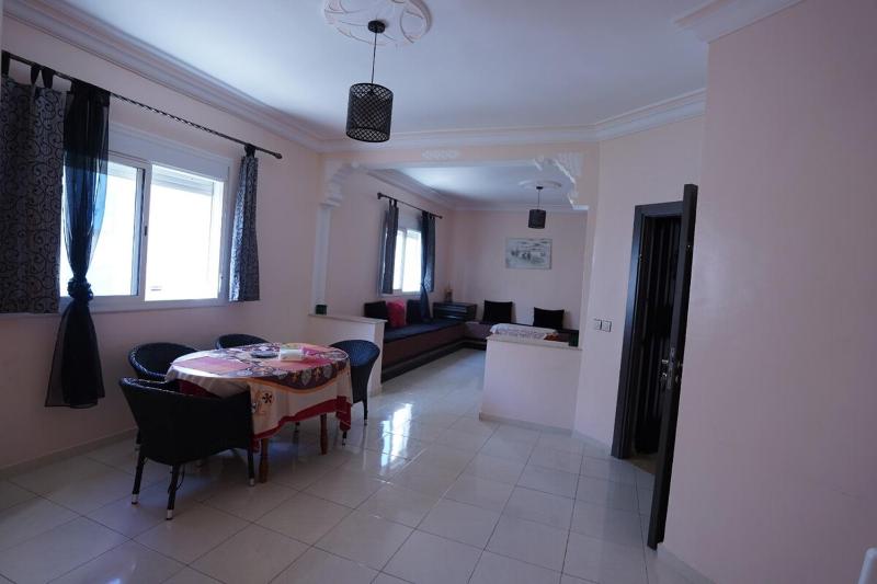 735 Joli appartement à Martil pour location Bright & Airy Holiday Apartment - image 18