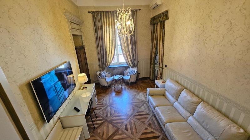 Suite with Balcony image 3