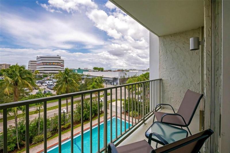 Two Double Beds with Balcony - Non-Smoking image 3