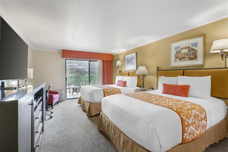 Queen Room with Two Queen Beds with Red Rock View with Balcony - Non smoking image 1