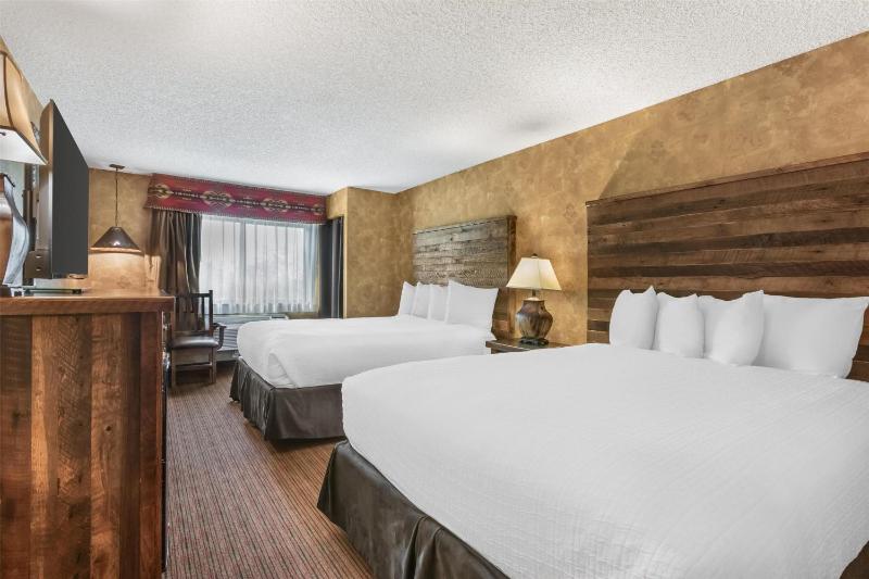 Queen Room with Two Queen Beds - Non-Smoking image 1