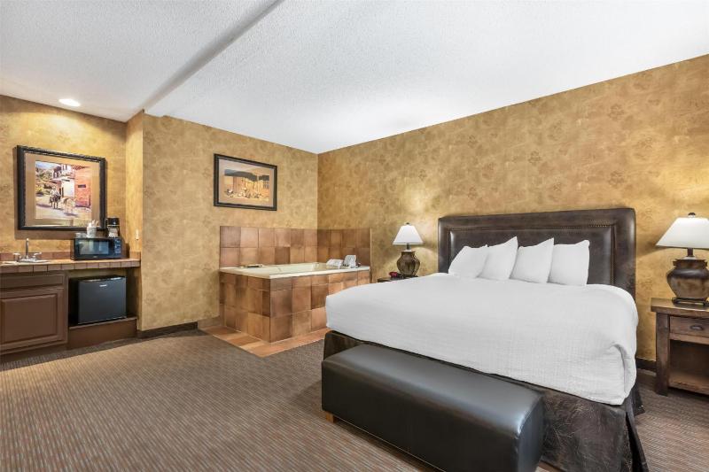 Junior Suite - Non-Smoking image 4