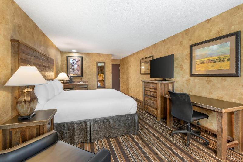 Deluxe King Room - Non-Smoking image 3