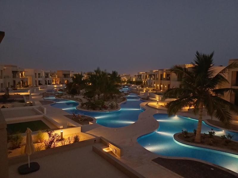 Dream Apartment - Near Beach with Pool View & WiFi - image 10