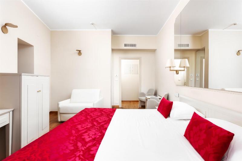 Superior Double Room image 3