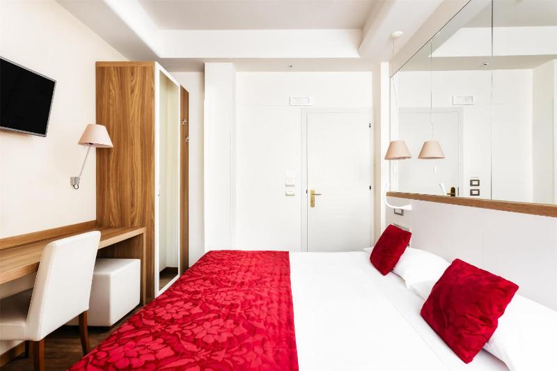 Classic  Double/Twin Room image 3