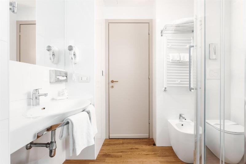 Superior Double Room image 4