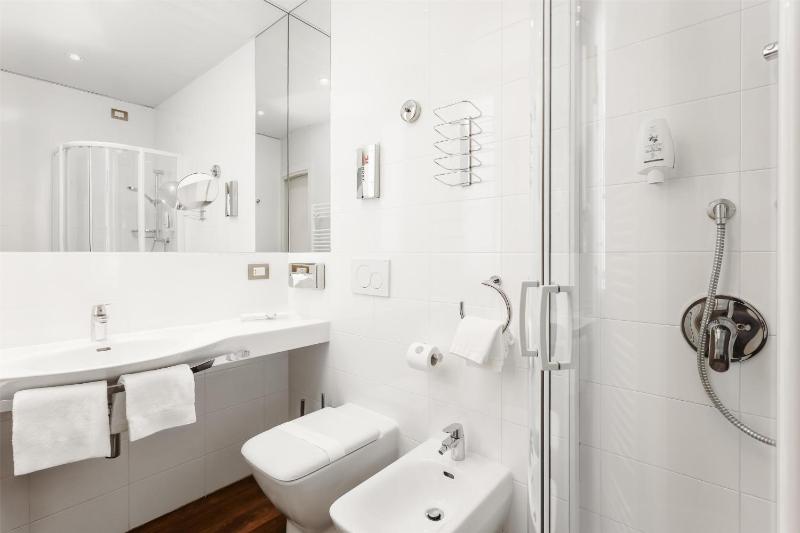 Classic  Double/Twin Room image 4