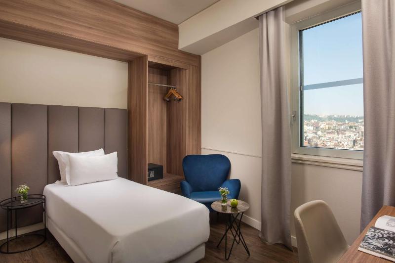Standard Single Room with City View image 3