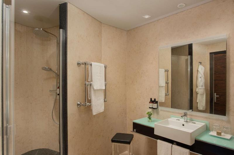 Superior Double Room XL with Sea View image 4
