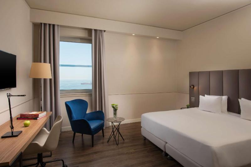Superior Double Room XL with Sea View image 1