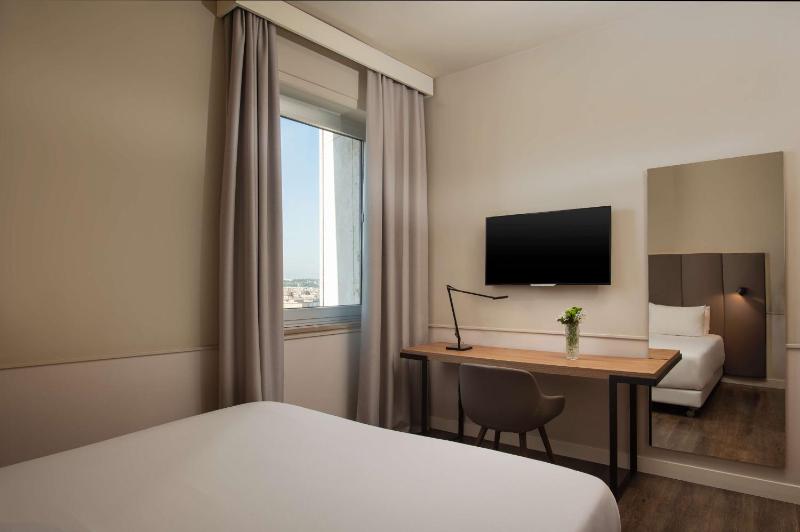 Superior Double Room XL image 3