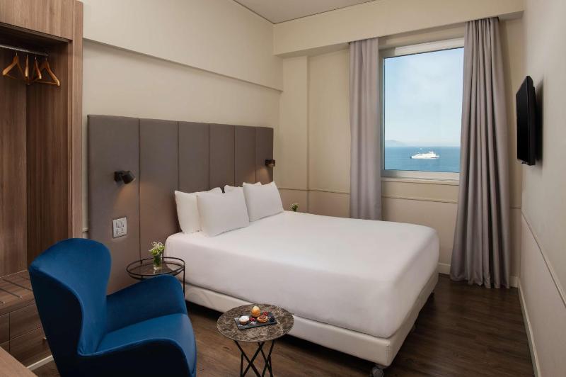 Superior Double Room with Sea View image 1