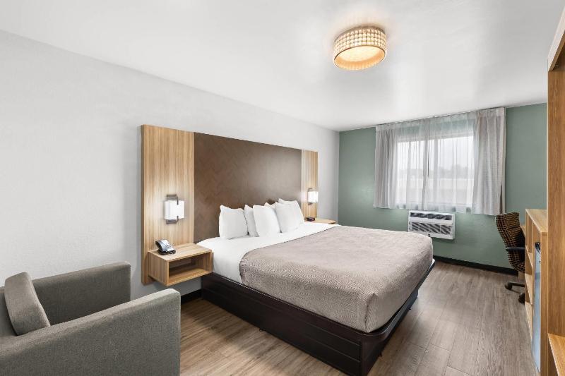 Queen Room - Accessible/Non-Smoking image 4