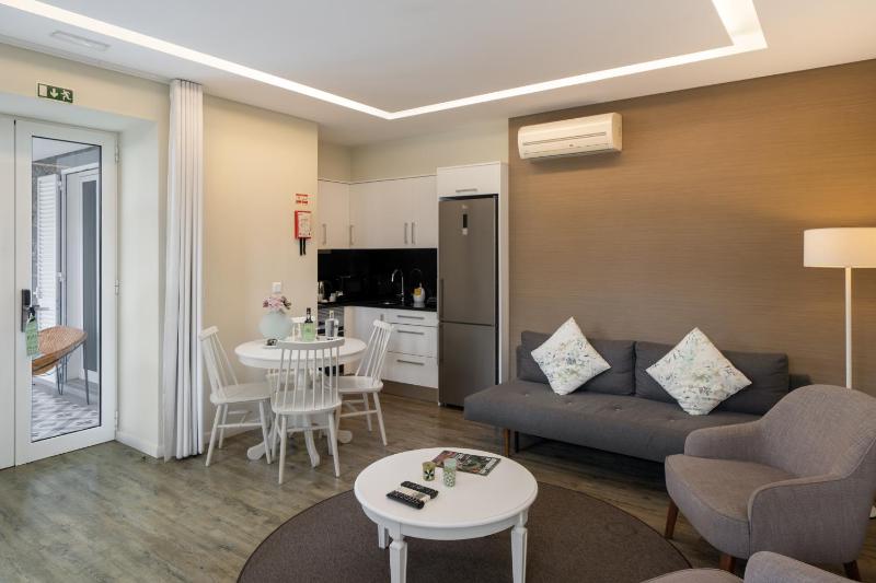Superior Double or Twin Room with City View image 3