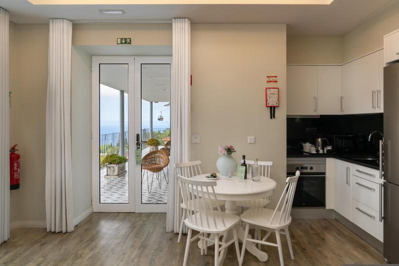 Superior Double or Twin Room with City View image 1