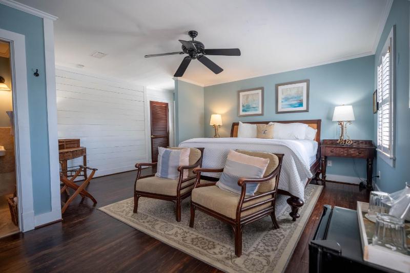 King Suite with Spa Bath image 4