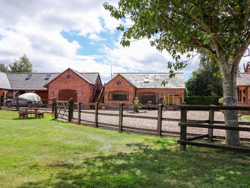 Honeysuckle Farmhouse - image 6