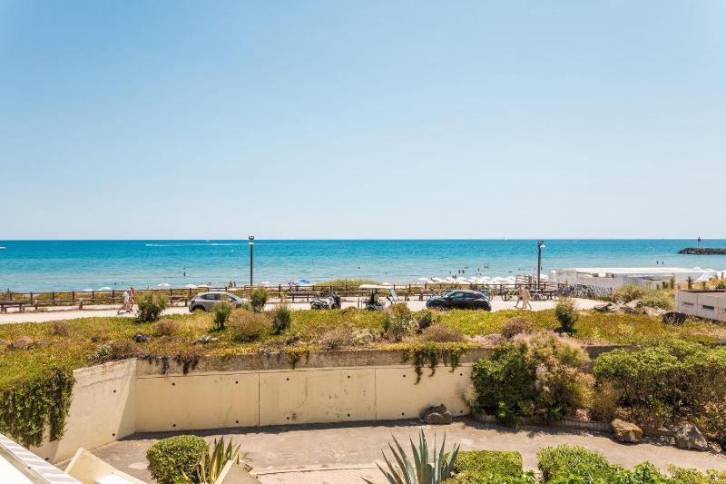 Boheme Heliopolis Sea View Apartment in the Cap dAgde Naturist Village - image 9