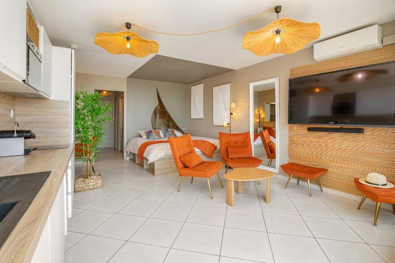 Boheme Heliopolis Sea View Apartment in the Cap dAgde Naturist Village - image 12