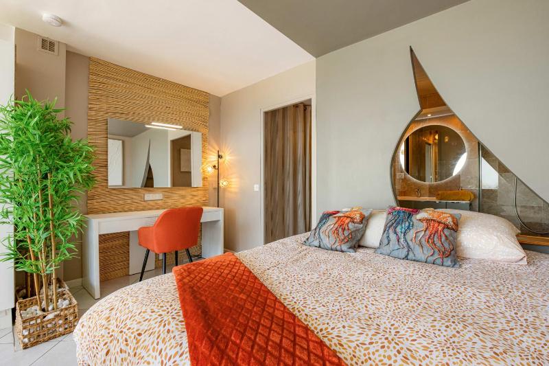 Boheme Heliopolis Sea View Apartment in the Cap dAgde Naturist Village - image 8