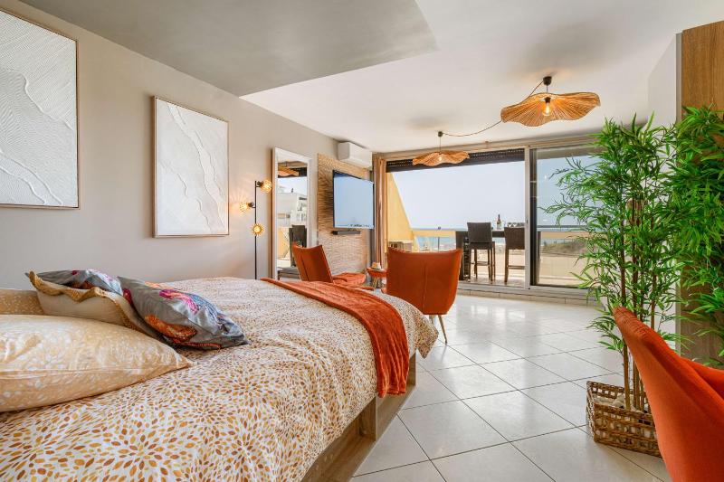 Boheme Heliopolis Sea View Apartment in the Cap dAgde Naturist Village - image 4