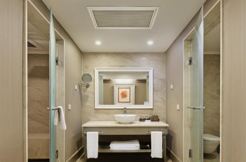 Deluxe Room with Sea View image 1