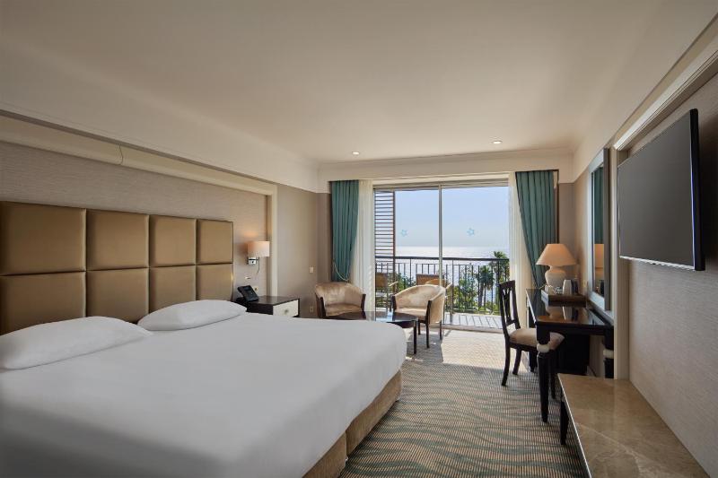 Classic Room with Sea View image 3