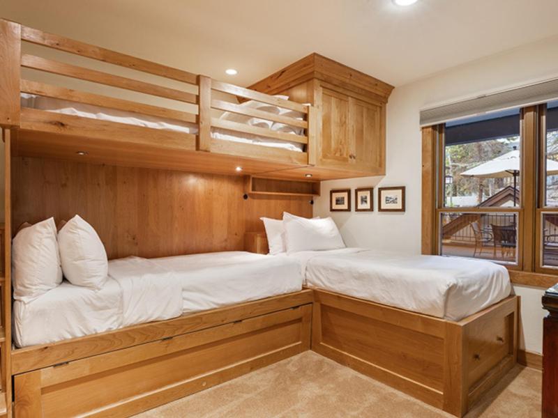 Two-Bedroom Deluxe Apartment image 3
