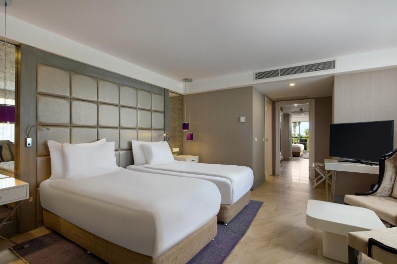 Family Suite with Sea View image 4