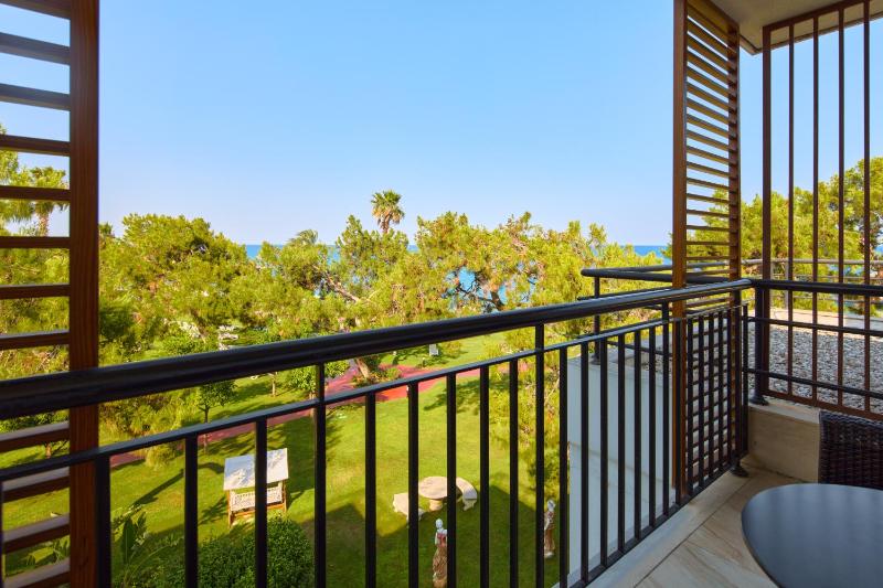 Family Suite with Sea View image 2