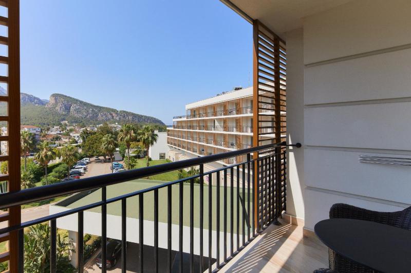 Family Suite with Mountain View image 4