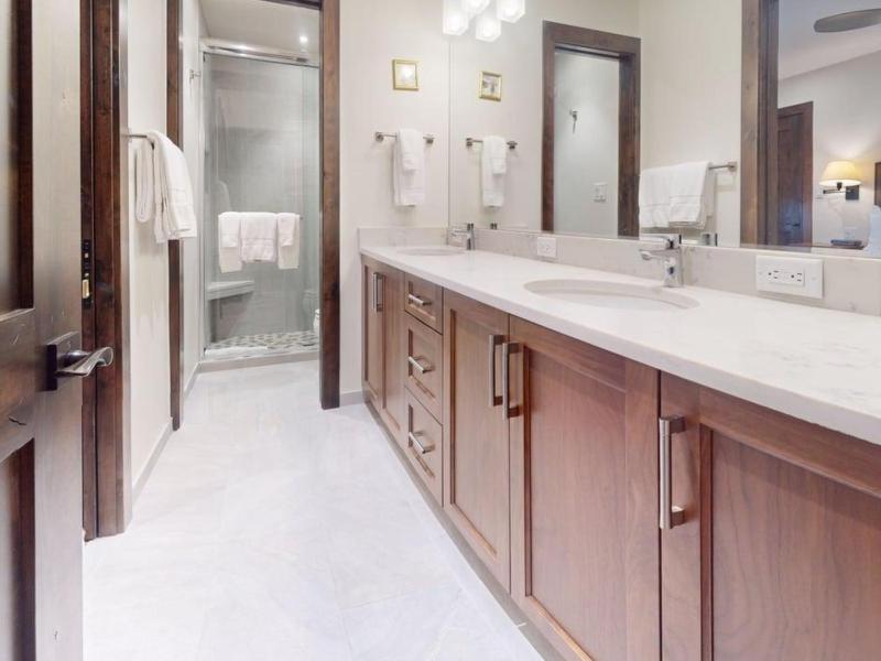 Four-Bedroom Luxury Apartment image 3