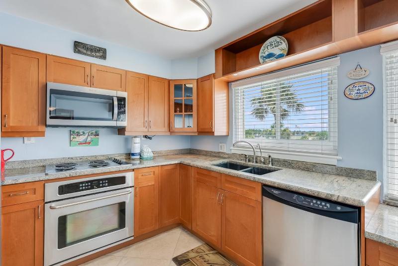 102D - 2BR / 2 Bath at Seaspray Condos on Okaloosa Island Fort Walton Beach Fl - image 17