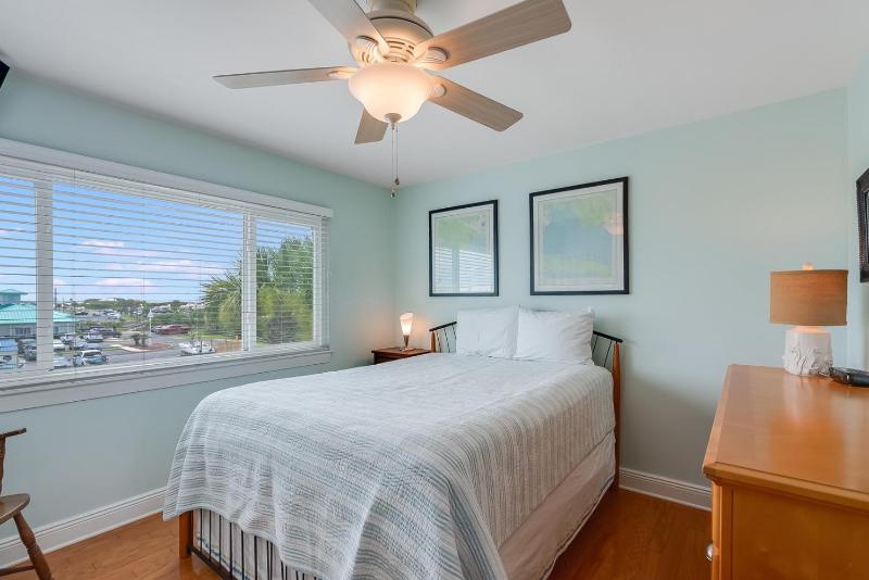 102D - 2BR / 2 Bath at Seaspray Condos on Okaloosa Island Fort Walton Beach Fl - image 23