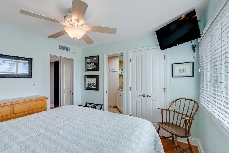 102D - 2BR / 2 Bath at Seaspray Condos on Okaloosa Island Fort Walton Beach Fl - image 14
