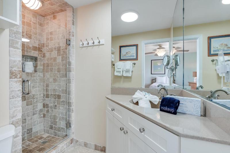 102D - 2BR / 2 Bath at Seaspray Condos on Okaloosa Island Fort Walton Beach Fl - image 24