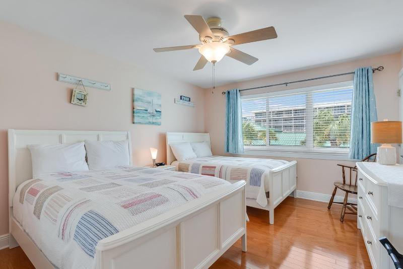 102D - 2BR / 2 Bath at Seaspray Condos on Okaloosa Island Fort Walton Beach Fl - image 10