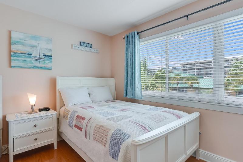 102D - 2BR / 2 Bath at Seaspray Condos on Okaloosa Island Fort Walton Beach Fl - image 33