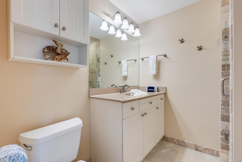 102D - 2BR / 2 Bath at Seaspray Condos on Okaloosa Island Fort Walton Beach Fl - image 6