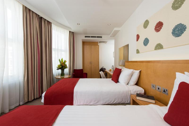 Twin Room image 2
