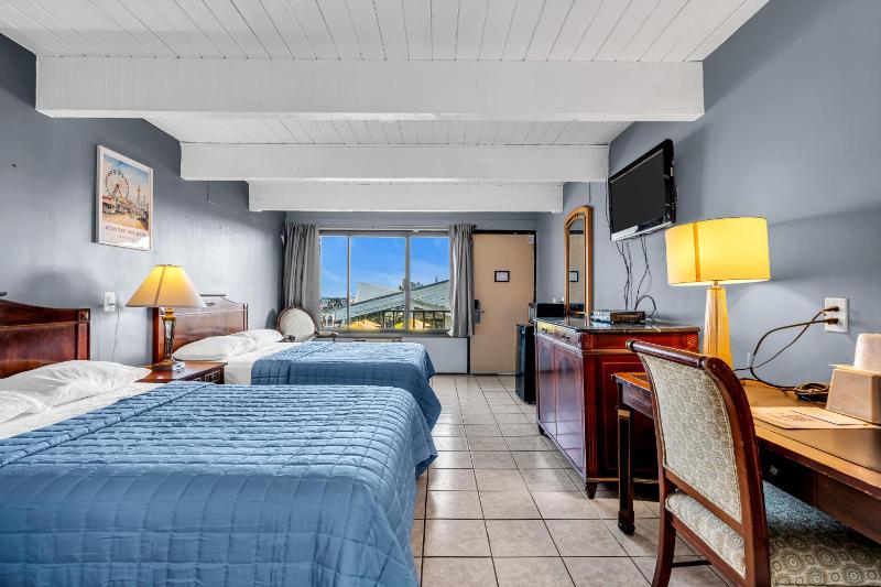 Deluxe Room with Two Double Beds image 1