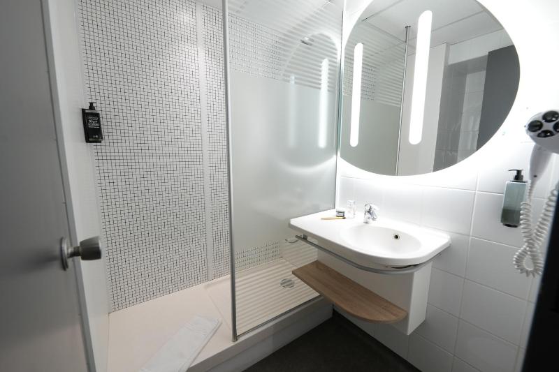 Triple room with One Double bed and One Foldable single bed image 3