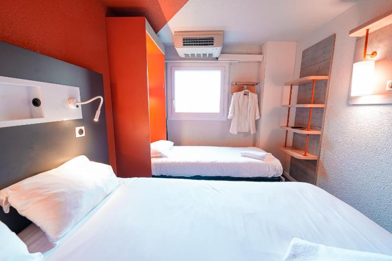Triple room with One Double bed and One Foldable single bed image 4