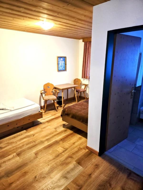 Small Double Room image 3