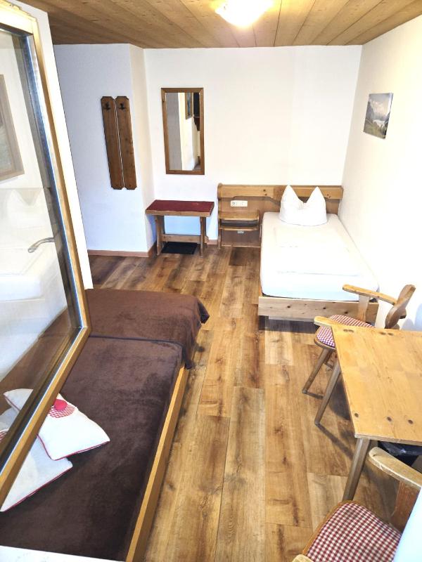 Small Double Room image 1