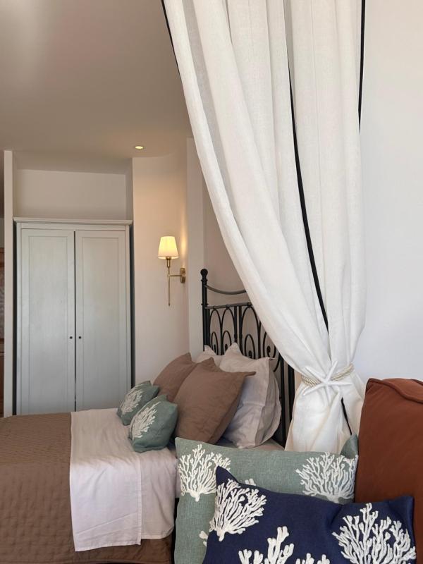 Studio with Balcony and Sea View image 4