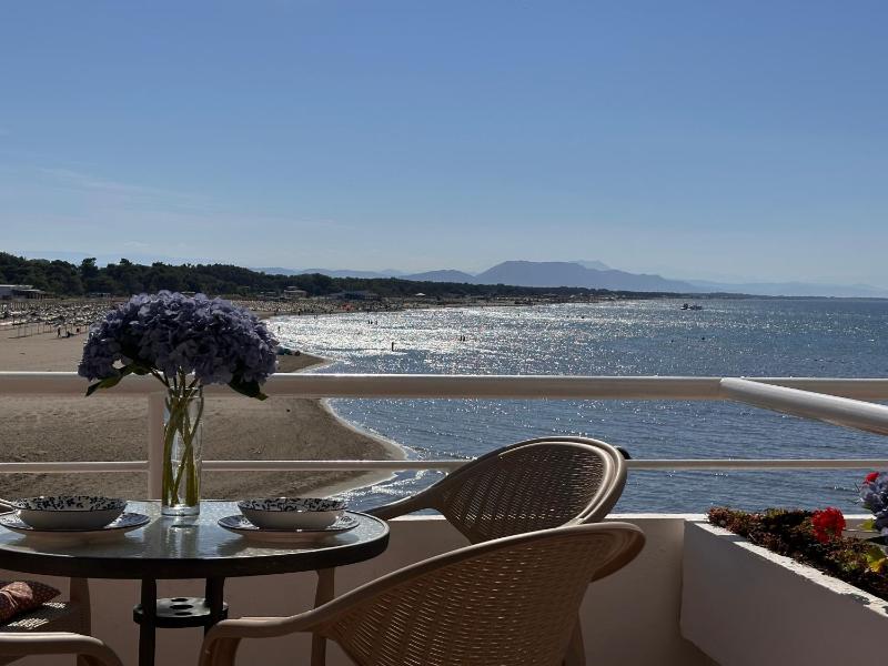 Studio with Balcony and Sea View image 1