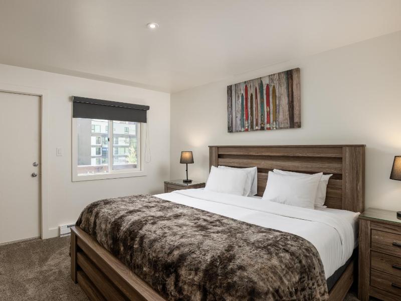 Four-Bedroom Deluxe Apartment image 3