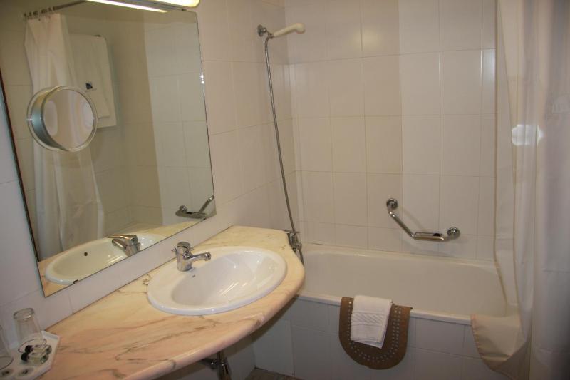 Double or Twin Room image 2